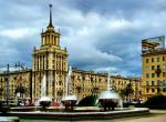 Площадь с фонтанами у Российской Национальной библиотеки.