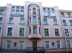 Окна квартиры смотрят на Казанскую улицу и в закрытый двор